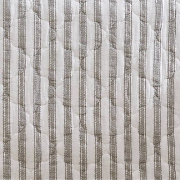 100% Cotton Stone Cottage King Quilt (Gray/White Stripe) - Picture 7 of 8